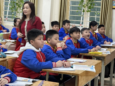 VTC1, An ninh TV, Thông Tấn xã VN về ghi hình và phỏng vấn lãnh đạo nhà trường và giáo viên về tình hình chuẩn bị cơ sở vật chất của nhà trường trong năm học sắp tới khi tiếp tục thực hiện chương trình GDPT 2018.