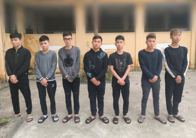 Công an quận Hà Đông đã bắt giữ 7 đối tượng giải quyết mâu thuẫn bằng "bom xăng" để điều tra hành vi gây rối trật tự công cộng.