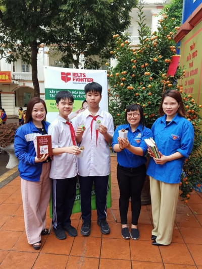 TƯNG BỪNG NGÀY HỘI ĐỔI SÁCH LẤY CÂY