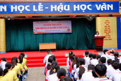 Sinh hoạt dưới cờ Tuyên truyền Phòng chống bạo lực học đường và thuốc lá điện tử