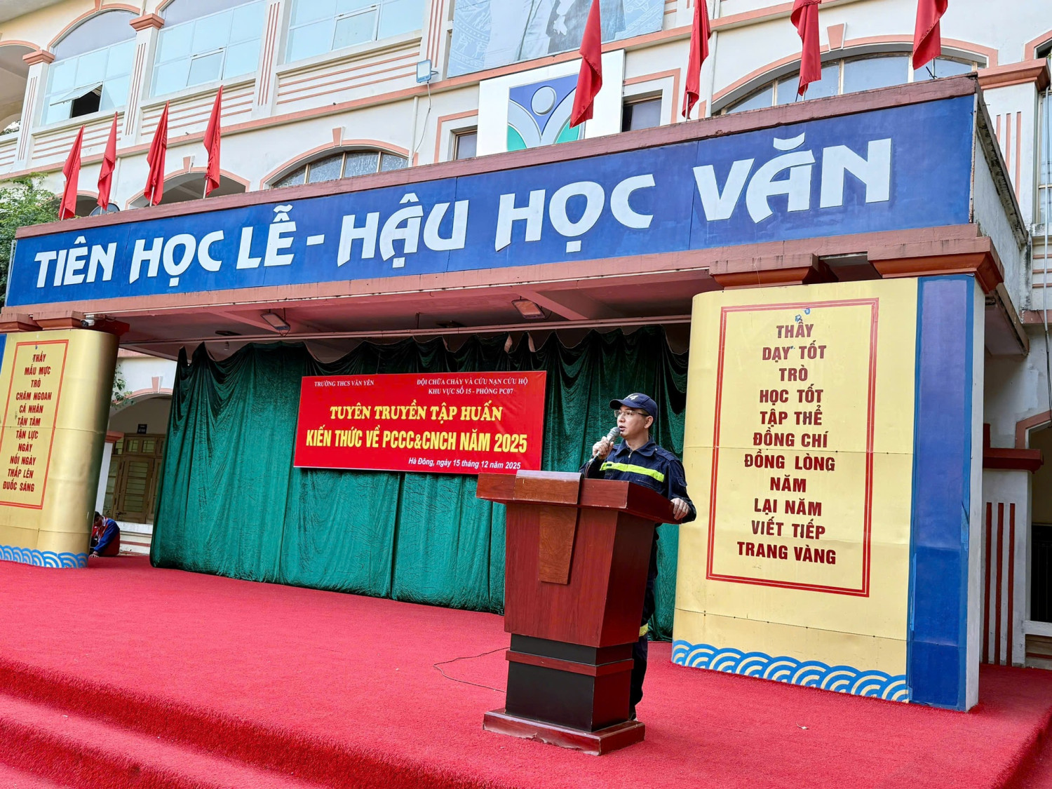 TẬP HUẤN PHÒNG CHÁY, CHỮA CHÁY – NÂNG CAO KỸ NĂNG AN TOÀN TRONG TRƯỜNG HỌC