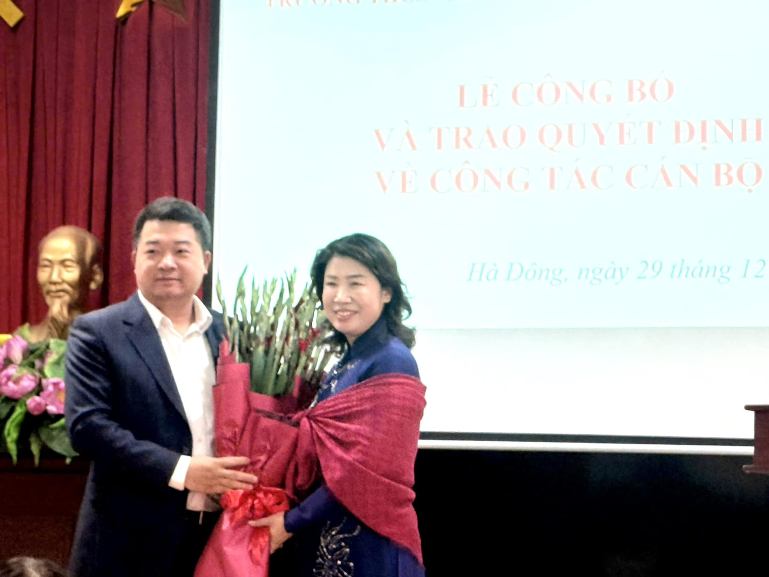 LỄ CÔNG BỐ VÀ TRAO QUYẾT ĐỊNH VỀ CÔNG TÁC CÁN BỘ .