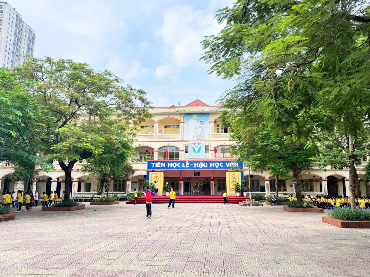 ĐỒNG HÀNH CÙNG NHÀ TRƯỜNG TRONG HÀNH TRÌNH GIEO CHỮ, TRỒNG NGƯỜI