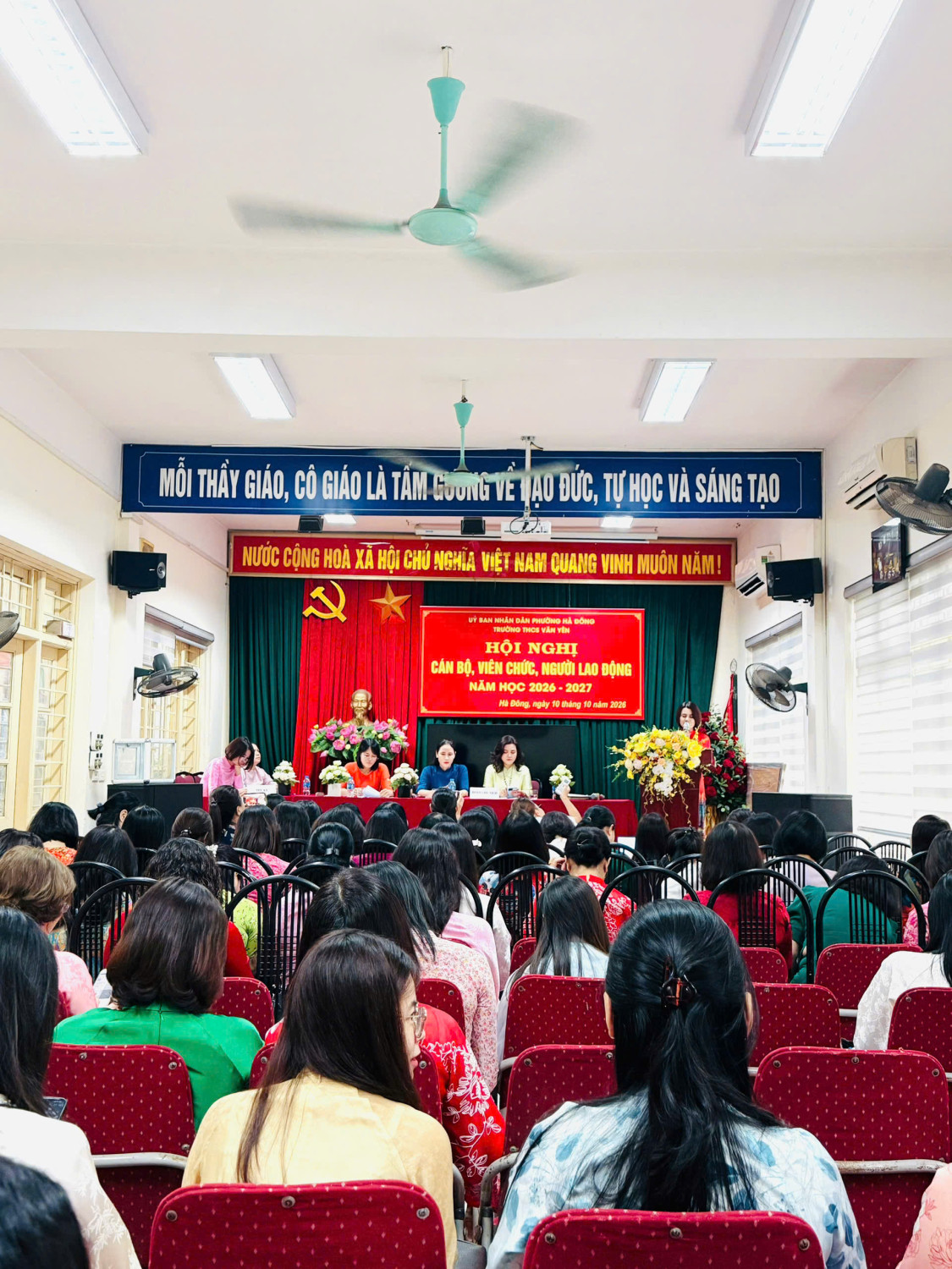 HỘI NGHỊ CÁN BỘ, VIÊN CHỨC, NGƯỜI LAO ĐỘNG TRƯỜNG THCS VĂN YÊN NĂM HỌC 2026 – 2027